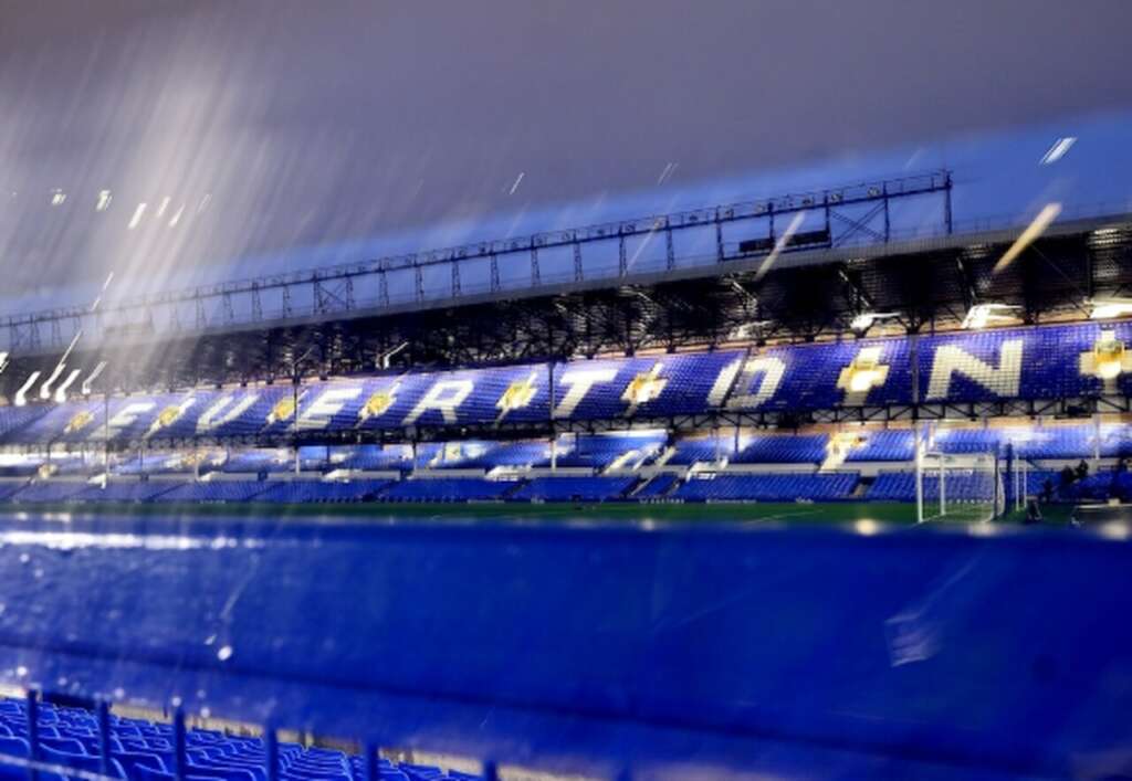 Inglês: Partida entre Liverpool e Everton é adiada por mau tempo