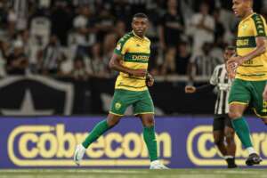 Atacante deixa Cuiabá após rebaixamento no Brasileirão