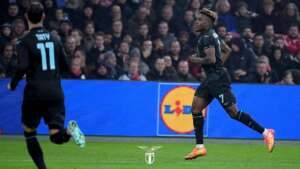 Liga Europa: Lazio supera Ajax e retoma ponta; Frankfurt perde invencibilidade