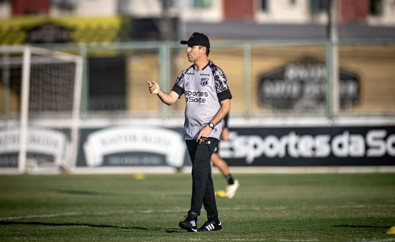 Leo Conde celebra renovacao de contrato com o Ceara