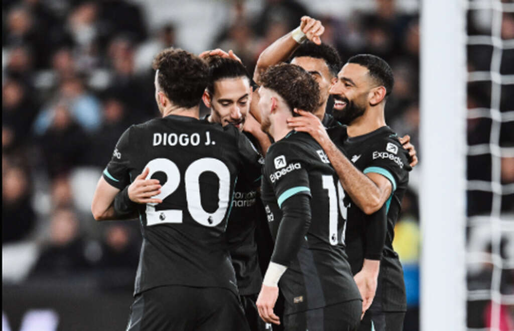 Liverpool atropela West Ham e mantém liderança do Campeonato Inglês