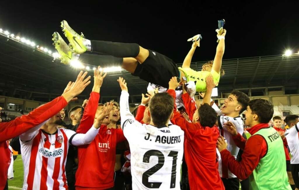 Lateral da quarta divisão vai pro gol e elimina o Girona