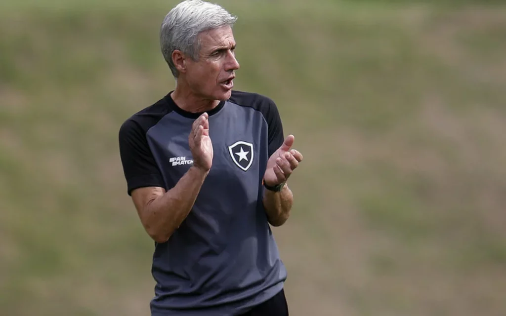 Vasco oficializa proposta por Luís Castro, na mira do Santos