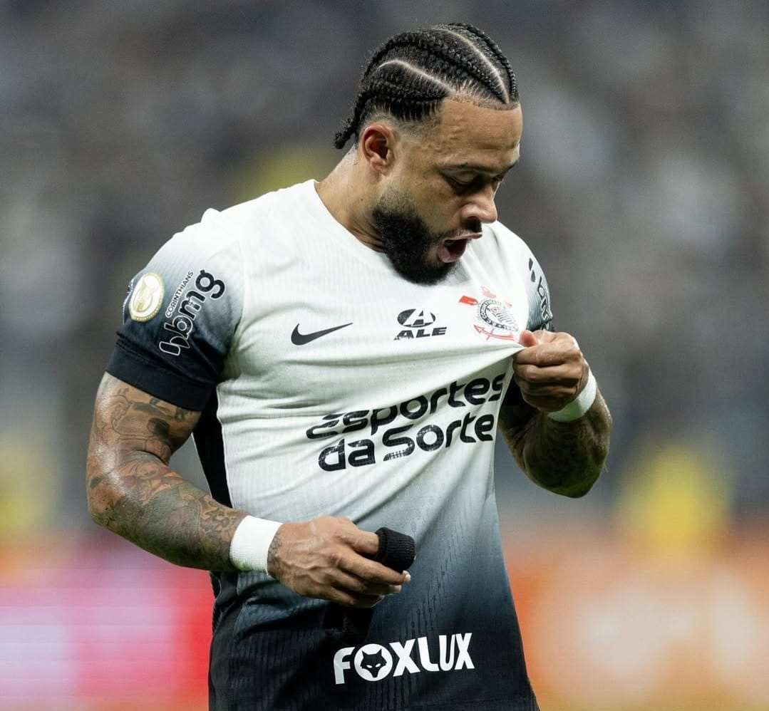 Depay em ação pelo Corinthians