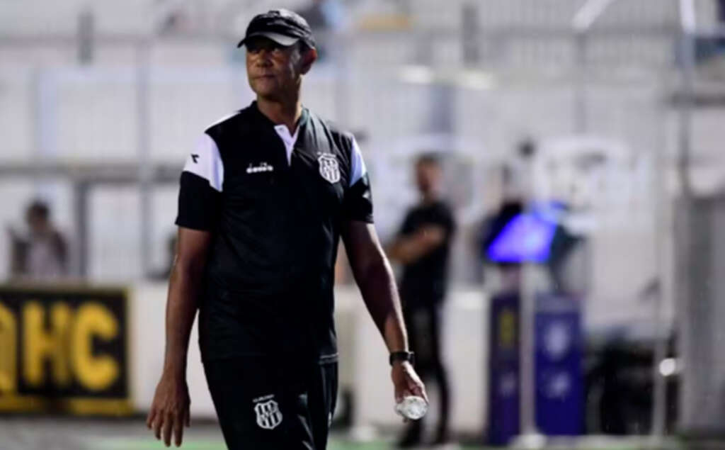 Ponte Preta anuncia mudanças na comissão técnica e mira atacante ex-Santos