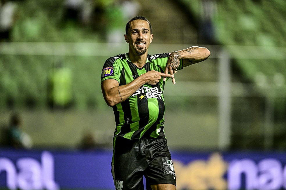 Ceará se aproxima de empréstimo do lateral-esquerdo Nicolas, do América-MG (Foto: Mourão Panda/América)