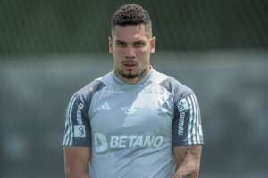 Paulinho passa por cirurgia e desfalca Atlético-MG