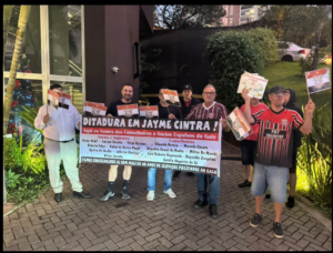 Torcedores fazem protesto contra diretoria do Paulista de Jundiaí e presidente aciona PM