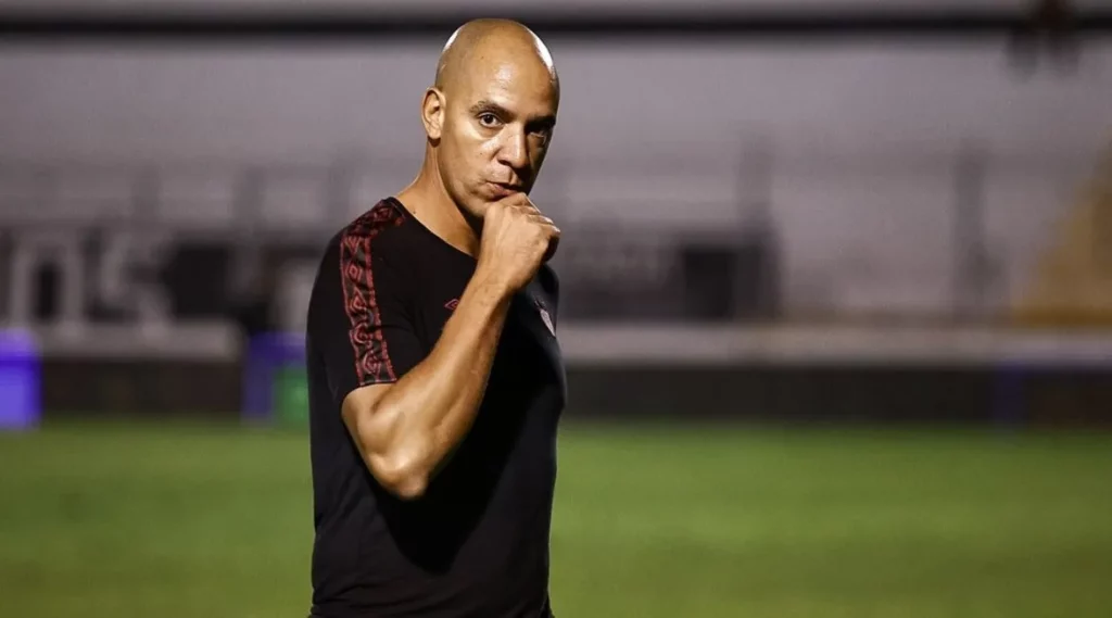 Presidente do Sport confirma permanência do técnico Pepa