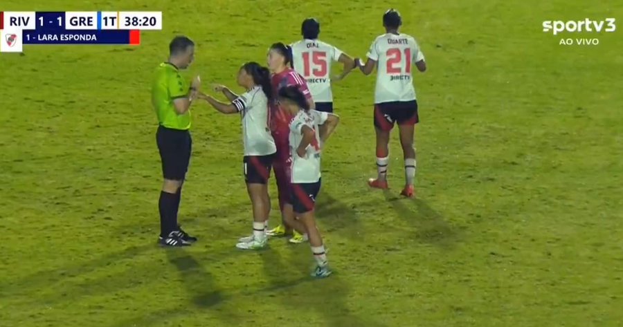 Racismo de jogadora do River Plate interrompe partida e Grêmio avança à final da Ladies Cup