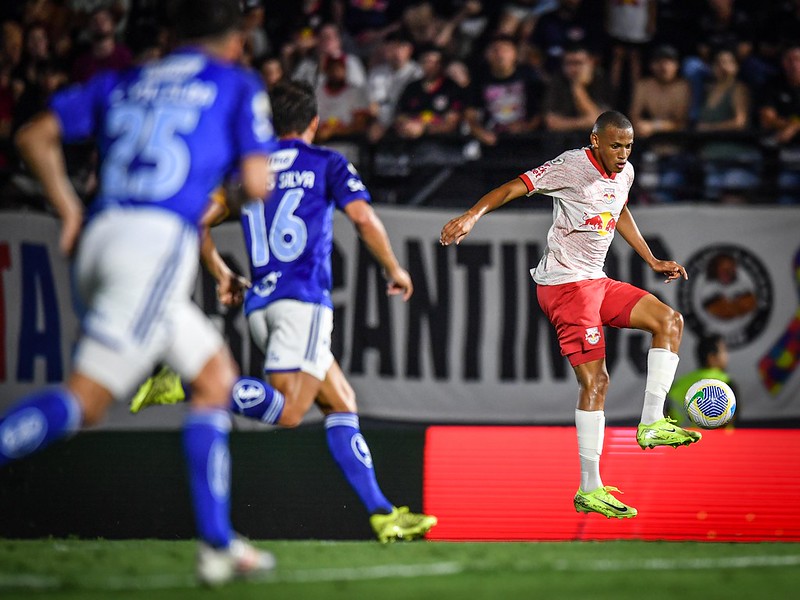 Chances queda Brasileirão: Criciúma e Red Bull Bragantino com a corta no pescoço (Foto: Ari Ferreira/Red Bull Bragantino)