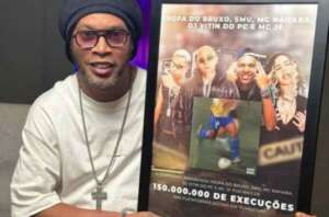 Ronaldinho Gaúcho lança 'Manual do Bruxo' aos novos talentos