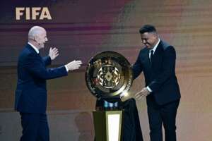 Ronaldo diz ter valores a receber do Corinthians e critica 