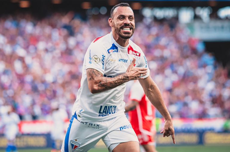 Moisés marcou dois gols da vitória do Fortaleza