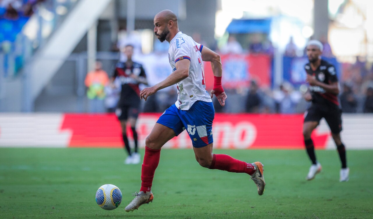 Thaciano celebra temporada artilheira no Bahia