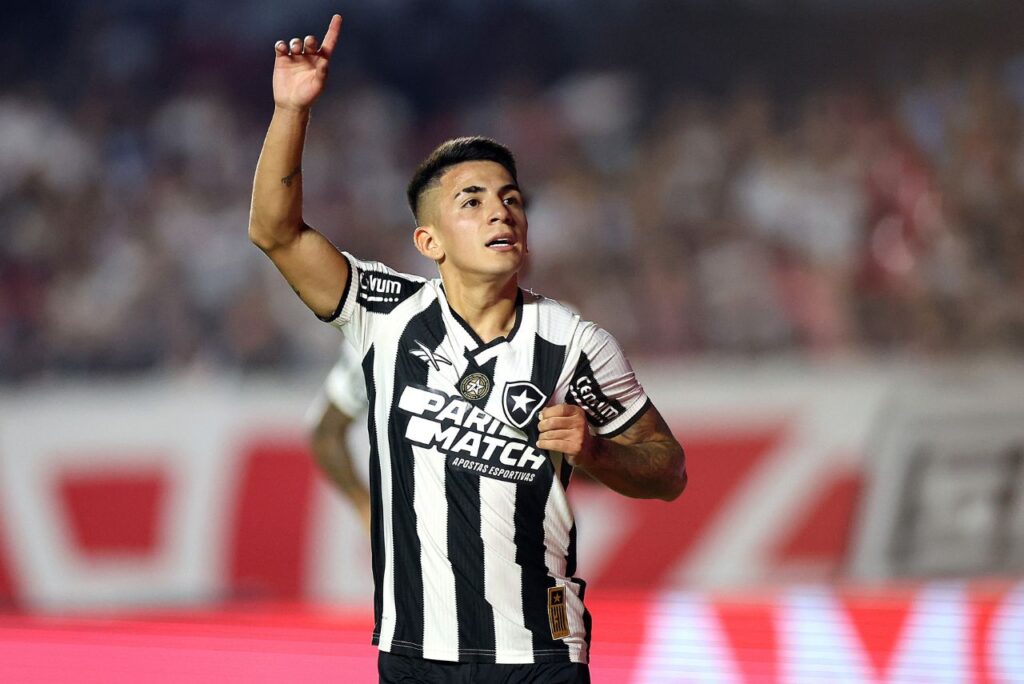 Thiago Almada em ação pelo Botafogo