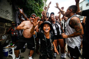 Botafogo é recebido com festa, mas Artur Jorge não garante permanência