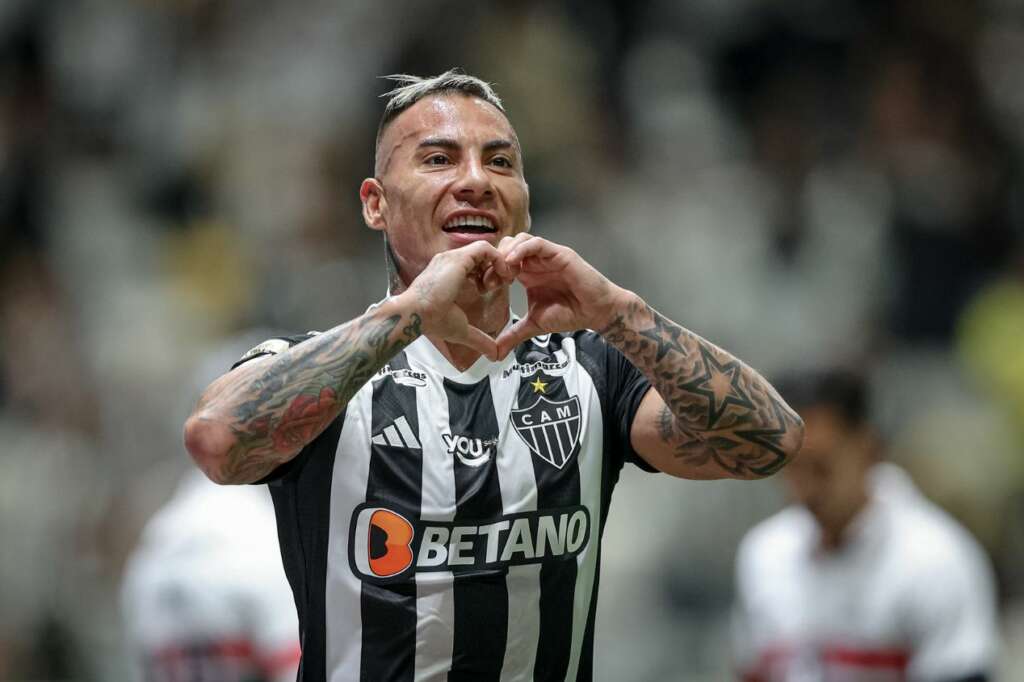 Vargas rebate críticas por gols perdidos na Libertadores e alfineta ex-técnico do Atlético-MG