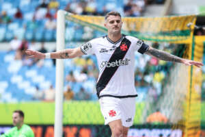 Vegetti nega negociação com o Fluminense: 