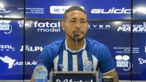 Wanderson explica escolha pelo CSA e revela propostas do mercado