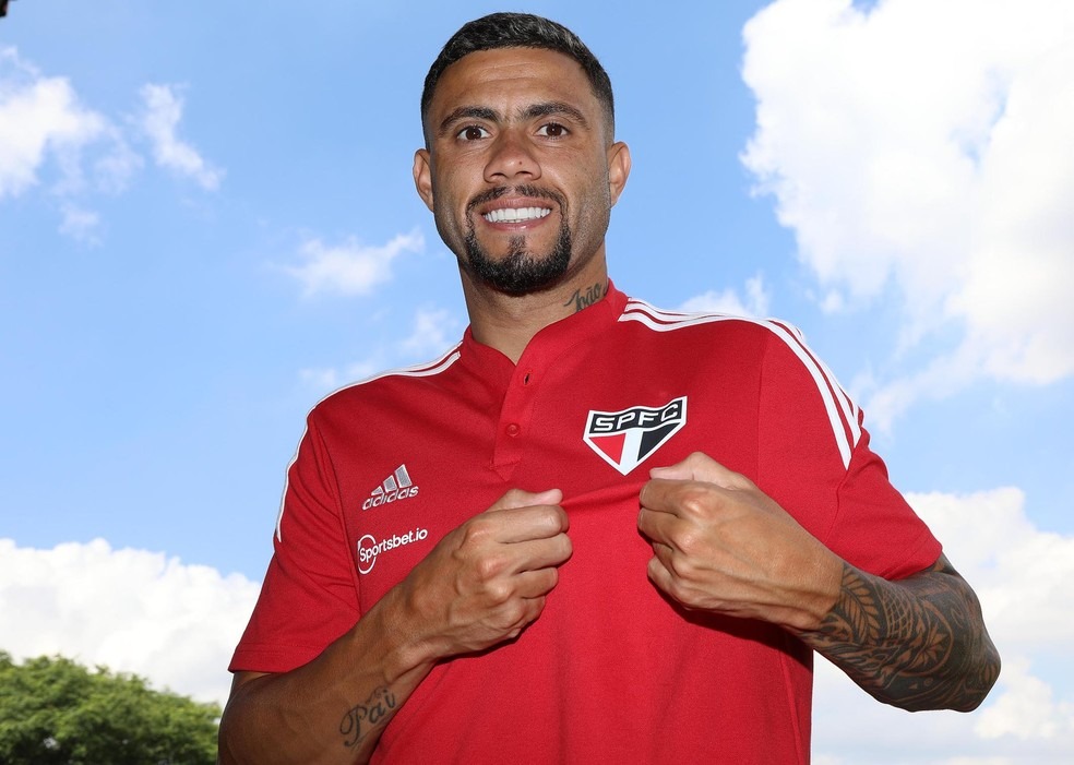 Vitória se aproxima de Lucas Halter e revela negociação por Wellington Rato (Foto: Rubens Chiri / saopaulofc)