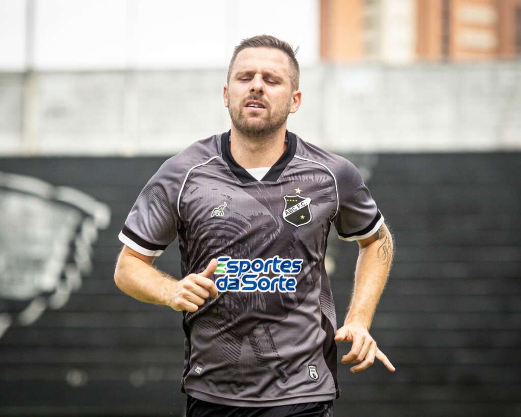 ABC contrata lateral do Amazonas para 2025