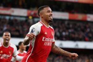 Arteta destaca persistência de Gabriel Jesus no Arsenal e Martinelli elogia: 'Fenomenal'