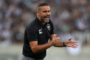 Botafogo indica permanência de Artur Jorge e revela 'generoso bônus' por títulos conquistados