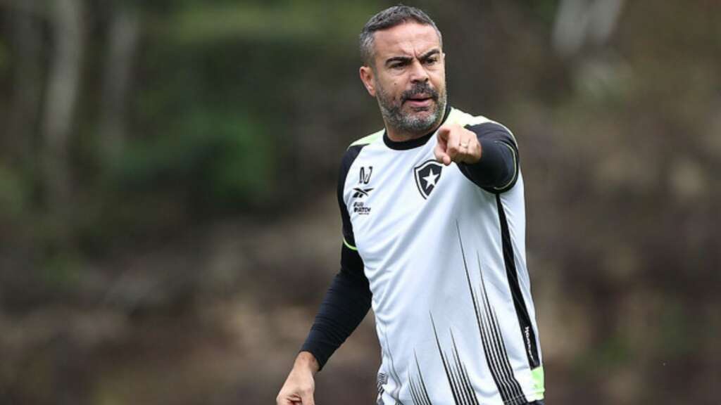 Artur Jorge revela sondagens de times brasileiros e insinua não ter sido valorizado no Botafogo