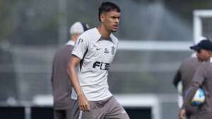 Destaque no acesso do Ceará, zagueiro pode retornar ao Corinthians