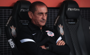 Ramón Díaz celebra 7ª vitória seguida no Corinthians e não fala sobre o impeachment