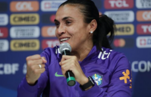 Marta pretende estender carreira e vê como 'possível' jogar no Corinthians