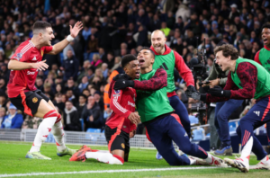 United vira em 2 minutos contra o City no Campeonato Inglês e afunda o rival na crise