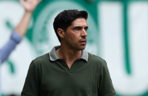 Abel Ferreira conversa com o Sporting e aceitaria baixar salário, diz jornal português