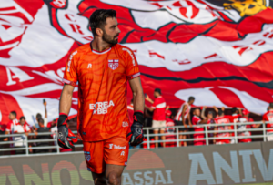 Goleiro do CRB agradece torcida e promete 2025 forte: “Vai ser um grande ano”