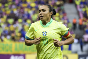 Diretora de futebol do Corinthians revela interesse em Marta