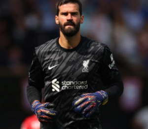 Técnico do Liverpool evita apontar data para retorno do goleiro Alisson
