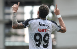 Vegetti faz balanço positivo da temporada do Vasco: 'Interpretar o momento'