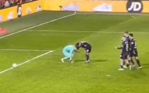 Bochum fará protesto contra Union Berlin após goleiro ser atingido por isqueiro