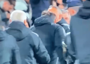 Técnico agride treinador rival com cabeçada na segunda divisão da Espanha