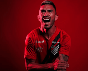 Athletico anuncia trio após Natal, com lateral, volante e atacante