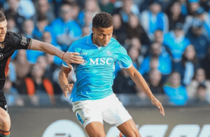 Napoli derrota Venezia e esquenta a briga pelo topo do Campeonato Italiano