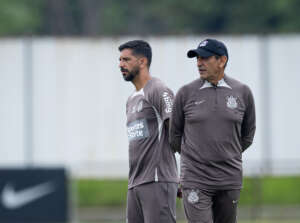 Corinthians treina e busca marca inédita em duelo direto por vaga na Libertadores