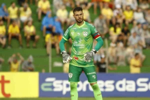 Figueirense faz contato por Thomazella, ex-goleiro de Guarani e Portuguesa