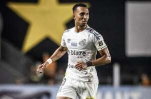 Vitória encaminha contratação de Lucas Braga, do Santos