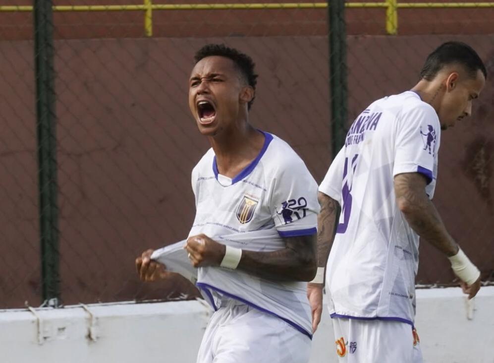 Cristhyan Noto marcou o único gol do jogo neste sábado (Foto: Divulgação / Catanduva)