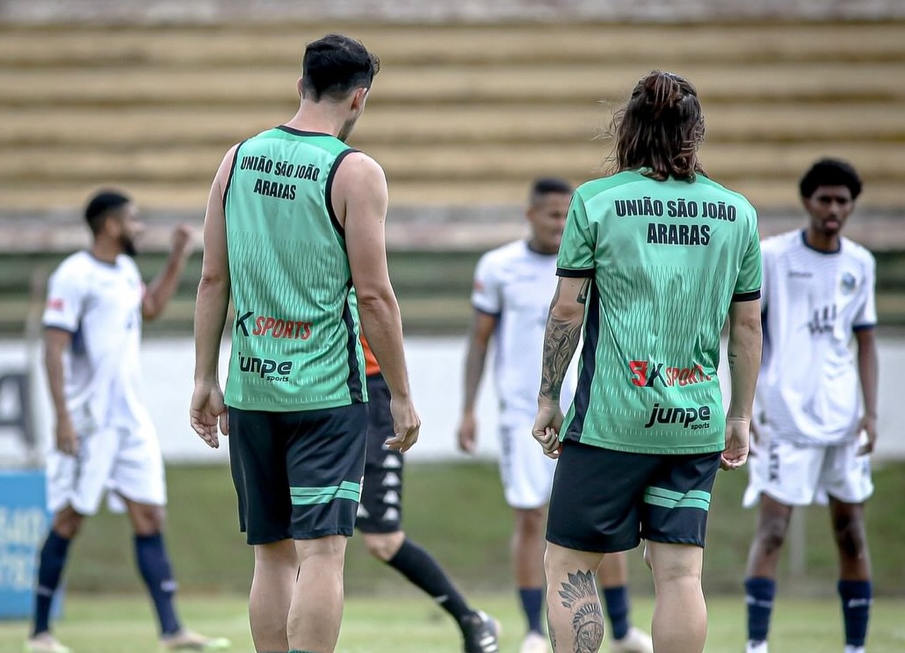 União São João em preparação para o jogo deste sábado (25 (Foto: Carol Custanari)