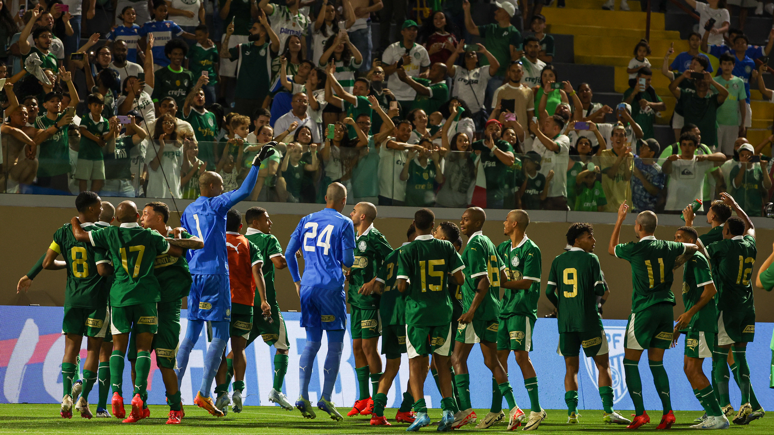 Palmeiras goleia na estreia da Copinha