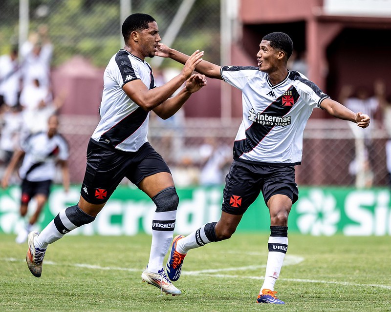 Vasco avança em duelo movimentado e Athletico-PR está eliminado