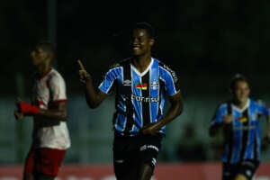 Nos pênaltis, Grêmio elimina o Red Bull Bragantino e mantém sonho na Copinha